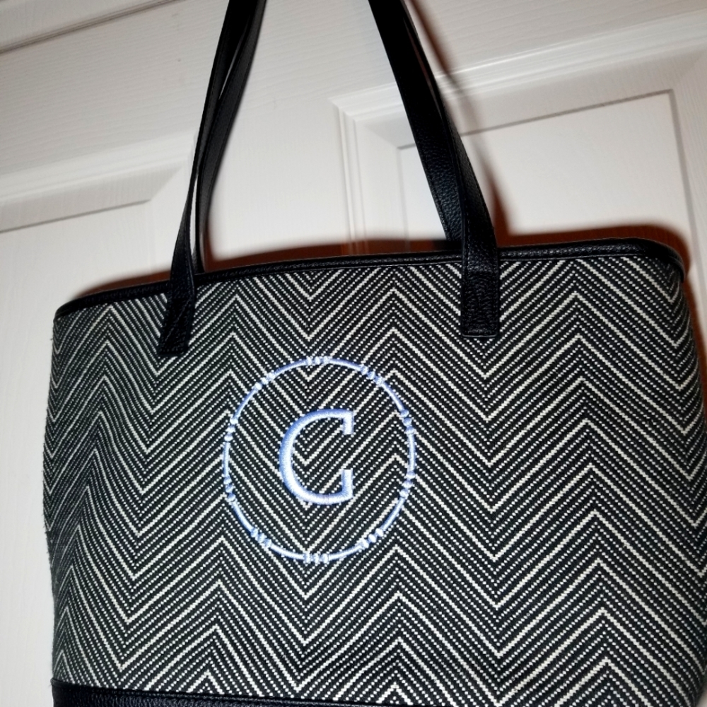 Custom initial bag from thirty-one, clean lightly used. (non smoking household)